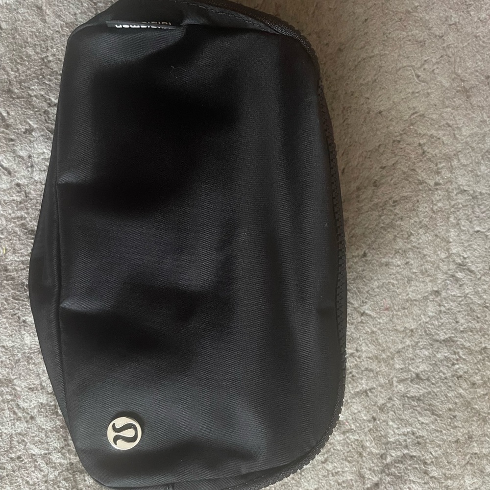 BRAND NEW LULULEMON EVERYDAY BELT BAG